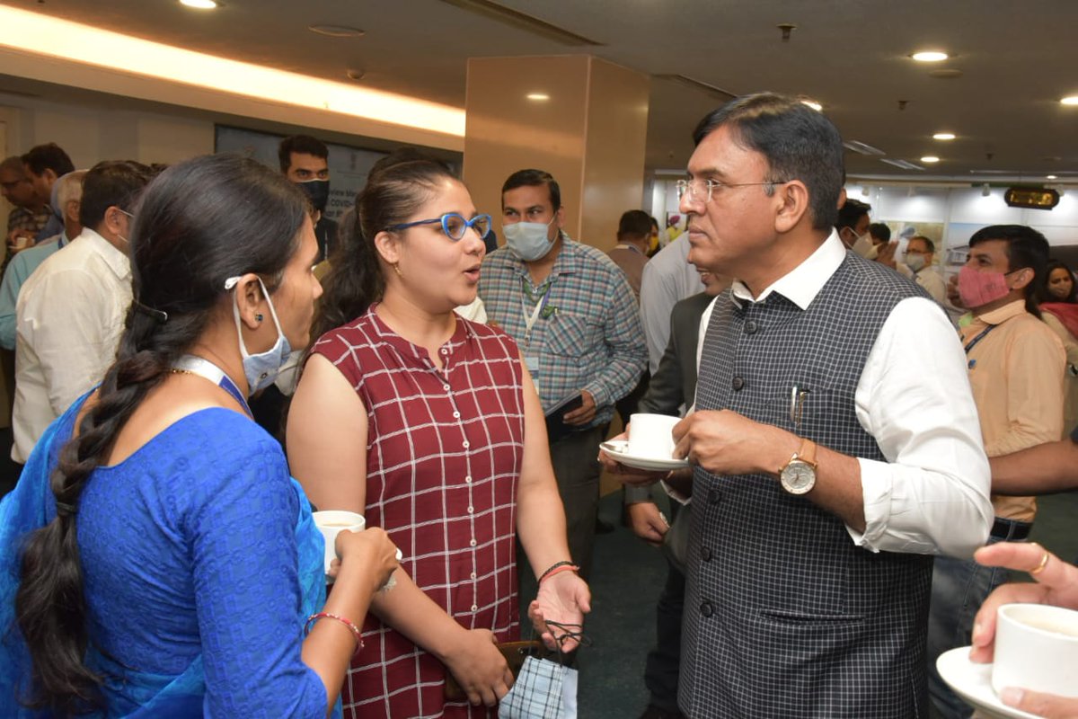 Akankshas96's tweet photo. It's was a awesome experience today to meet Dr. Mansukh Mandaviya Sir have a great discussion with Sir on Covid Vaccination and future Strategy on various programmes, All thanks to Dr.Bharati Praveen Pawar Ji ma'am who help me for discussion with Sir. https://t.co/OE9Y5oY53Z