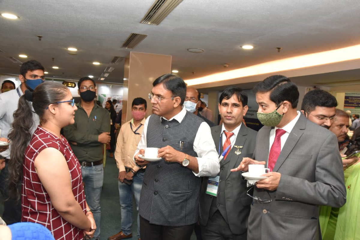 Akankshas96's tweet photo. It's was a awesome experience today to meet Dr. Mansukh Mandaviya Sir have a great discussion with Sir on Covid Vaccination and future Strategy on various programmes, All thanks to Dr.Bharati Praveen Pawar Ji ma'am who help me for discussion with Sir. https://t.co/OE9Y5oY53Z