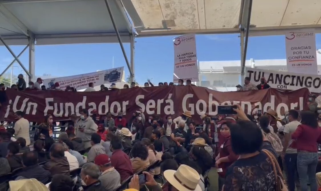 elpartesano's tweet photo. El gran circo apoyado y financiado por el gobierno del estado de Hgo. https://t.co/ILG19sXbdd