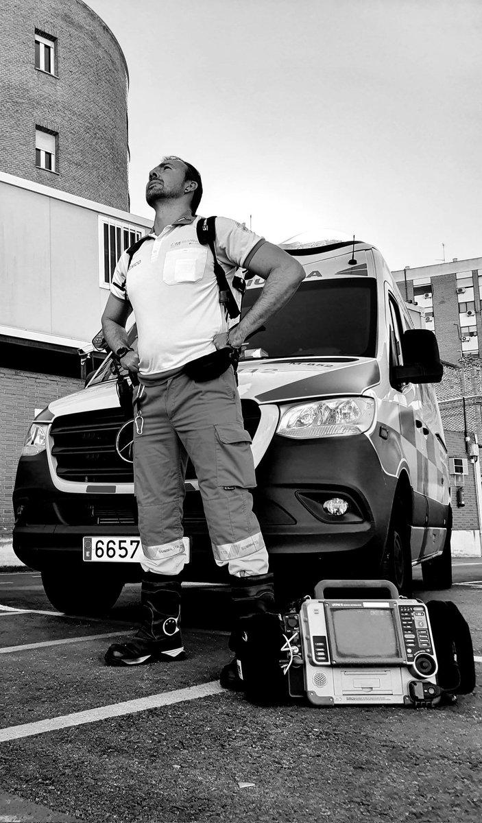 Los pacientes nos ven como dioses o nos ven como monstruos.El hecho es que solo somos personas. #posturasuperheroe <a href="/caterinatweets/">Caterina Scorsone</a> <a href="/cape7u/">Dra. Di ☺️🏂</a> #Emergencias <a href="/GreysABC/">Grey's Anatomy</a> #911 #112España #extrahospitalaria