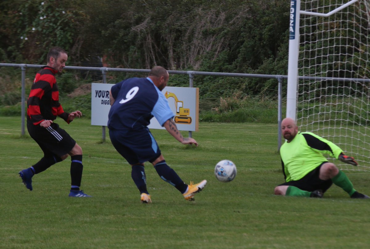 VETERANS | CAUGHT ON 📸

Burt Graham's pictures from the #AwdEzzies' 9-3 win over Spartans in <a href="/HullVetsLeague/">Hull and District Veterans League</a> Division 5 are now up on our Facebook page... 

#euafc | #CaughtOnCamera ⚽️🔵⚫️