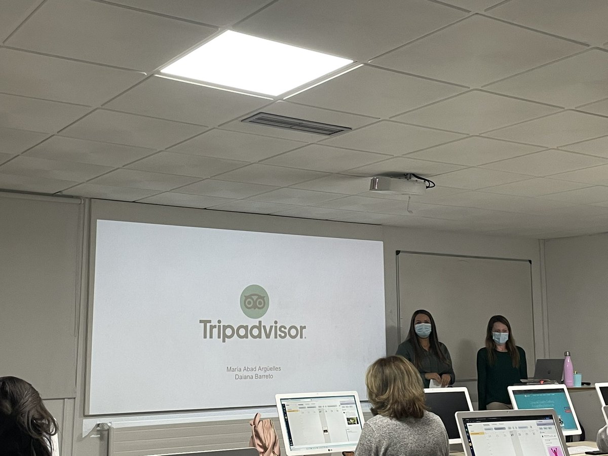 martamfdezz's tweet photo. Presentación de @Tripadvisor en @aulaCM con nuestras compañeras @DaianaBarretor @mariabdarg Enhorabuena chicas! #equipo219 @SalimaSanchez https://t.co/p6rn5icFHW
