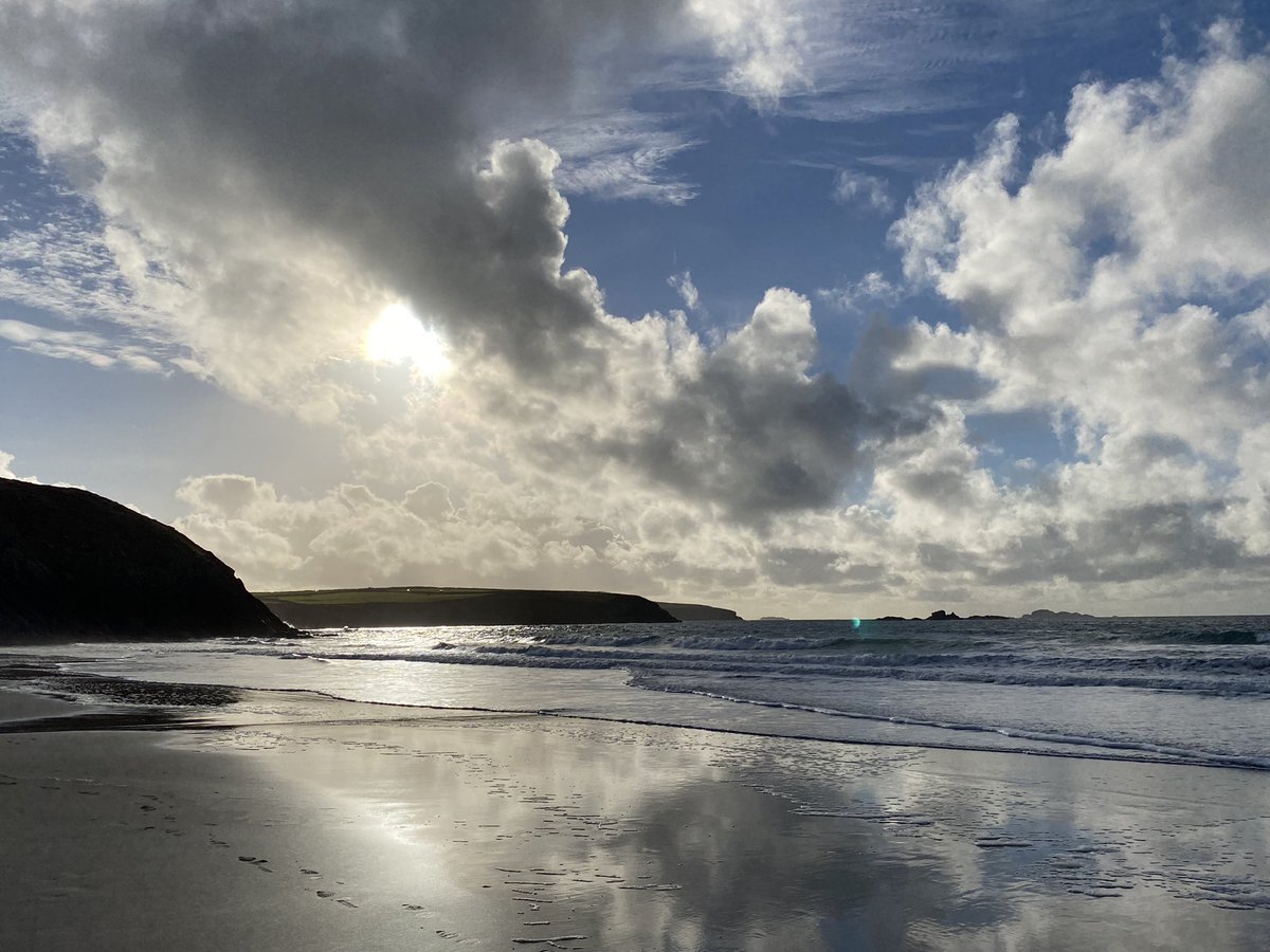peteirgan1970's tweet photo. #hiddensun #reflections #winteronsea #cloudformations #wales #wales❤️ #nationalpark #newgale https://t.co/V18zId4HgC
