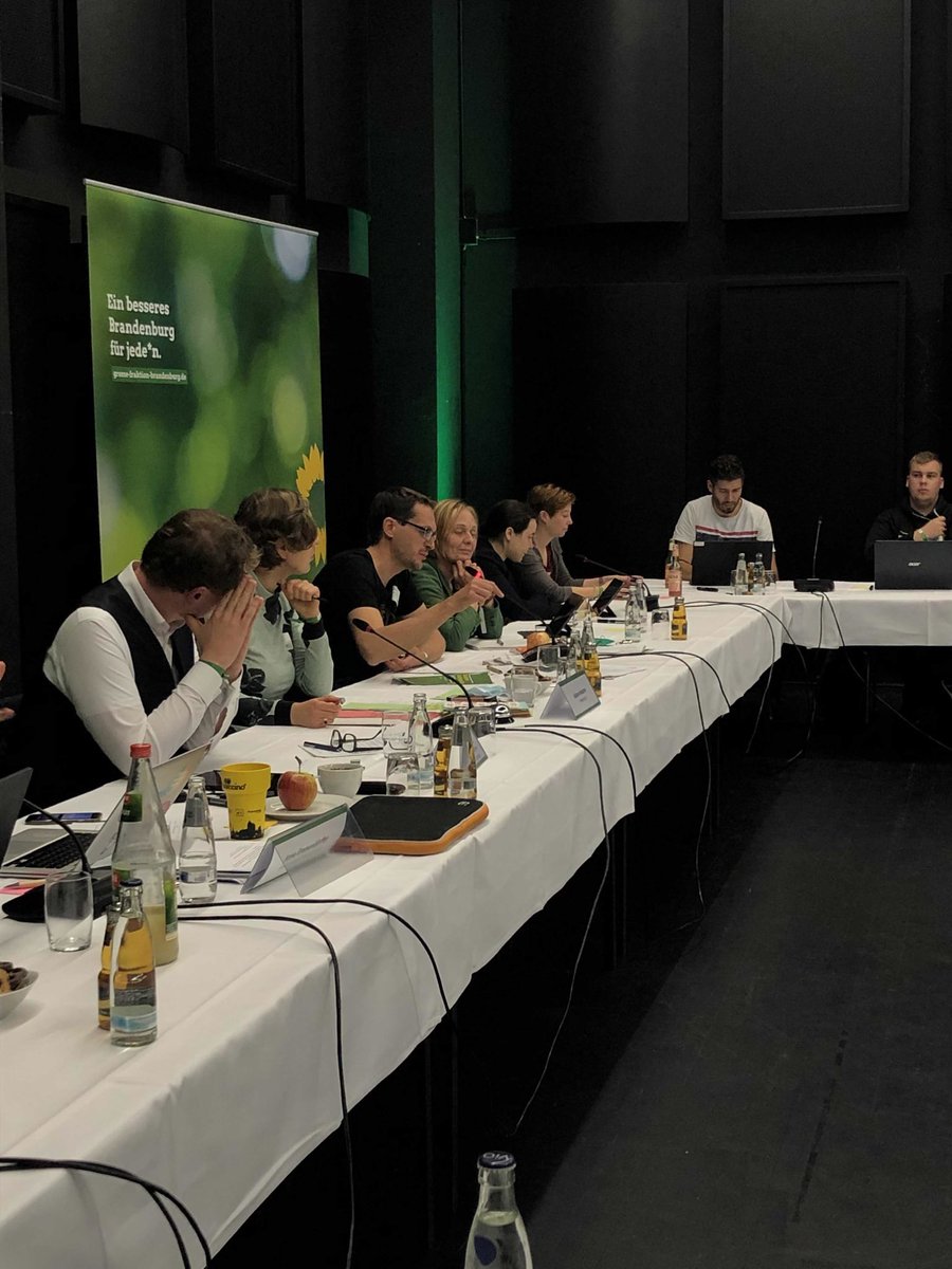 GrueneLTBB's tweet image. „Willkommen in der Lausitz!“ – so begrüßte uns @RicardaBudke in ihrer Heimat #Cottbus an unserem heutigen ersten Klausurtag. Morgen geht’s auf Bustour durch die #Lausitz – voller Spannung auf neue Impulse zu unseren grünen Ideen zum Thema #Strukturwandel