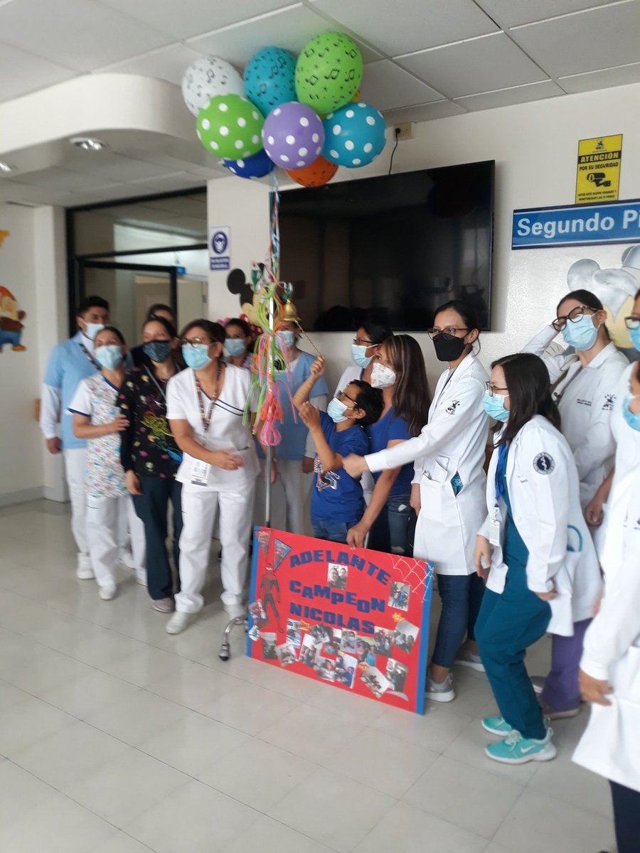 arturocaicedo32's tweet photo. Este momento, justo este momento se llama felicidad. Gracias a todos los que siempre estuvieron ahí. 🤪🤣😂
#SinCancer https://t.co/bvb07CY1R2