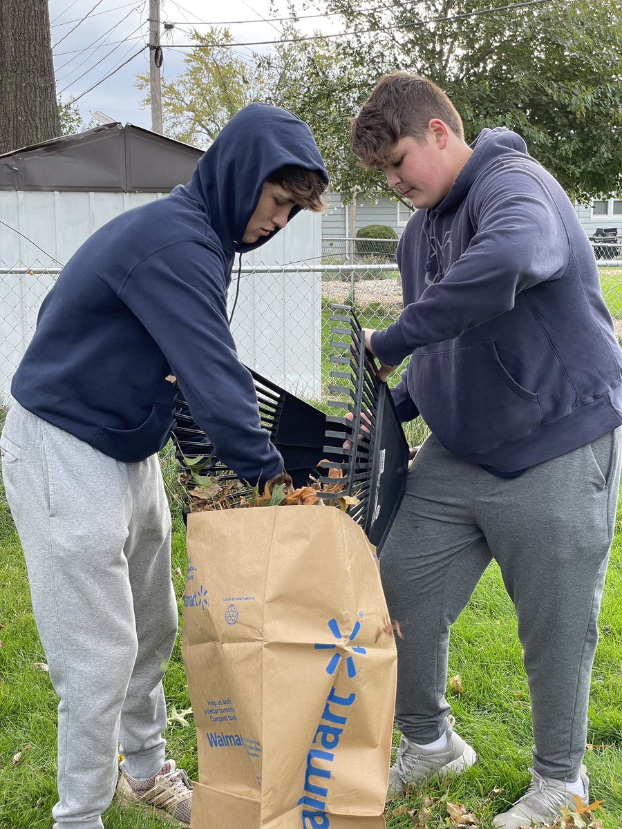MrsMoses227's tweet photo. Cleanup and taking time to pray ❤️ 👏🏻 House Richmond 👏🏻 #xavierservice https://t.co/j1M1sykDyx