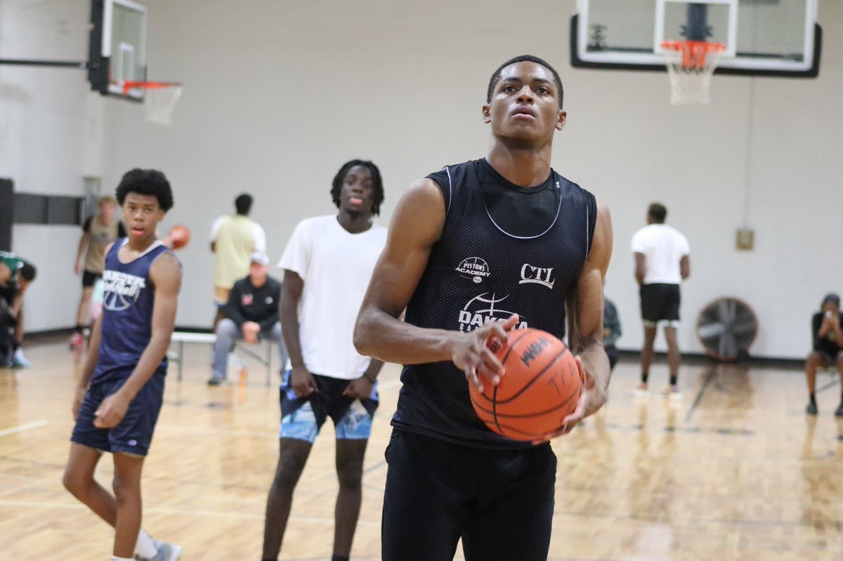 _TheCompound_'s tweet photo. Congratulations to @tech_cass on being crowned our inaugural Fall Ball Shootout Champions!  Here’s a thread of 📸 of the night https://t.co/THg4TLGOTM