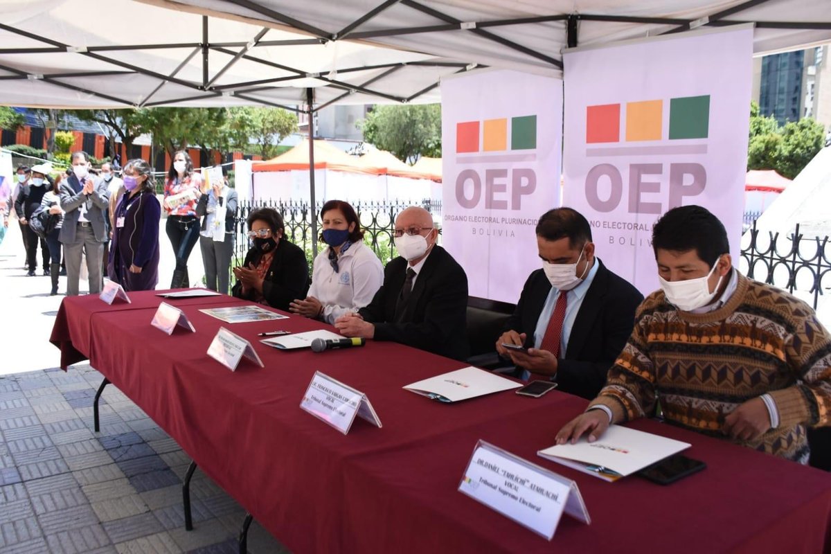 OPDBolivia's tweet photo. En la #FeriadelasDemocracias del #OEP con información sobre acoso y violencia política y derechos políticos de las #mujeres. https://t.co/bGaw5li0VF