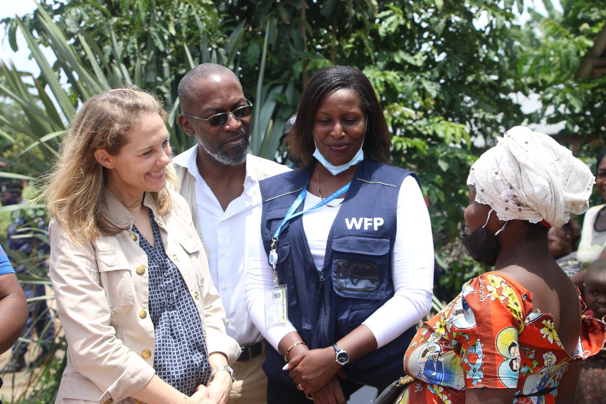 WFPDRC's tweet photo. "Ce n'est qu'unis que nous pourrons aller de l'avant" -  HRH @PrincessSarahZR's message aux femmes &amp; enfants lors d'une visite en #RDC. Suivez l'actualité du conseiller spécial du @WFP pour la santé &amp; nutrition des mères &amp; enfants: https://t.co/ShK3usHAt1
https://t.co/vvjPz0Bu8V https://t.co/XAM58UkjeI