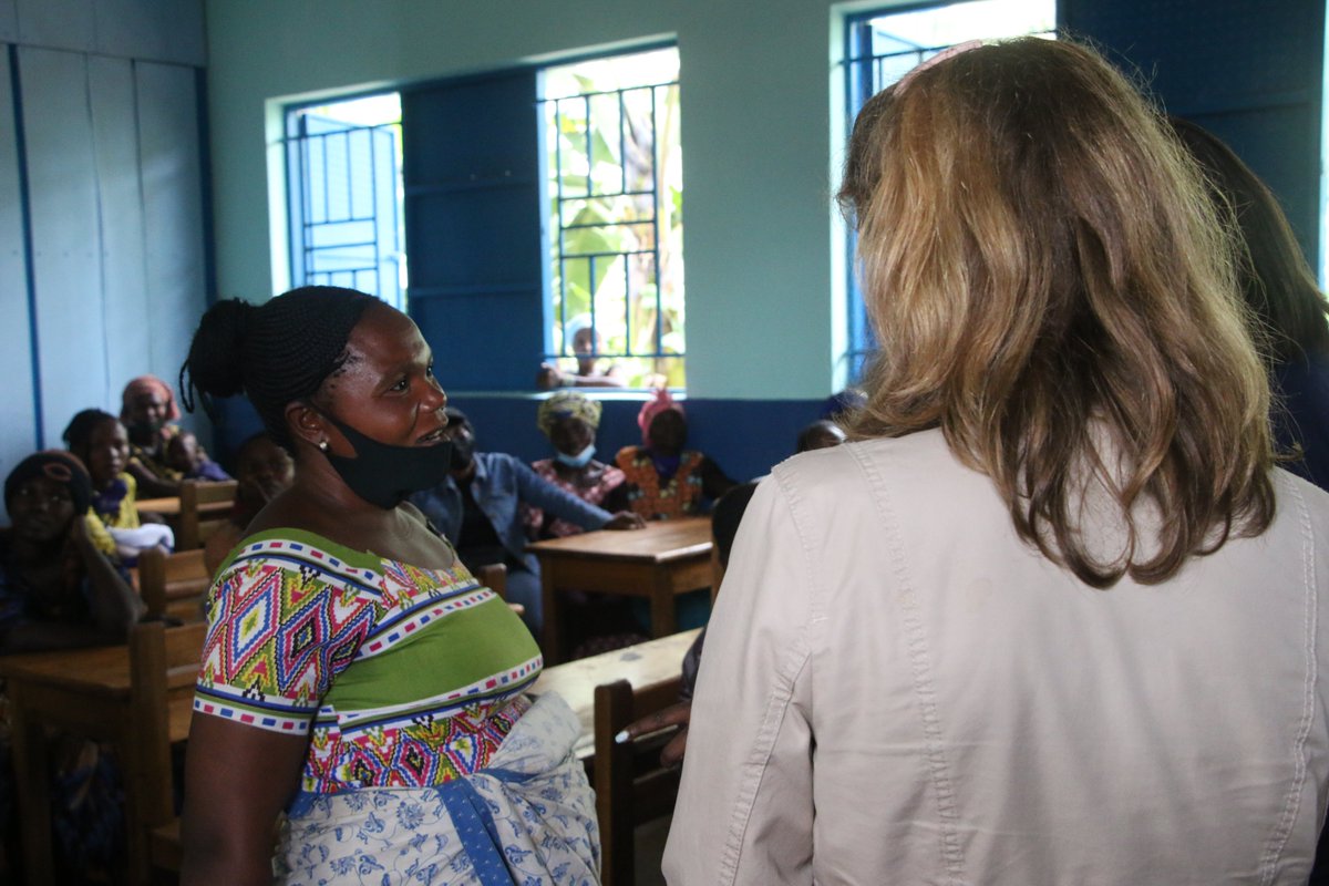 WFPDRC's tweet photo. "Ce n'est qu'unis que nous pourrons aller de l'avant" -  HRH @PrincessSarahZR's message aux femmes &amp; enfants lors d'une visite en #RDC. Suivez l'actualité du conseiller spécial du @WFP pour la santé &amp; nutrition des mères &amp; enfants: https://t.co/ShK3usHAt1
https://t.co/vvjPz0Bu8V https://t.co/XAM58UkjeI