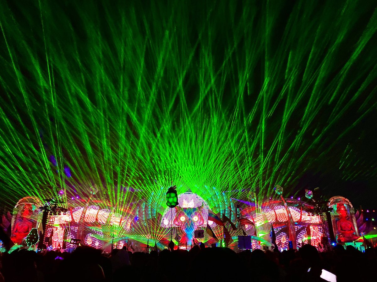 sabbox97's tweet photo. the electric sky lived up to its name ⚡️ https://t.co/3W5e9rohRo