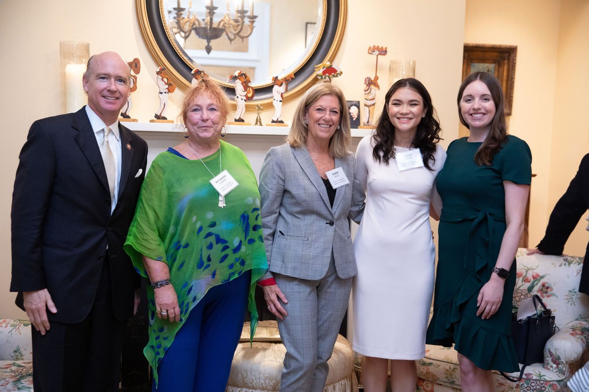 CASEadopt's tweet photo. There are 122,000 children in foster care. Every one of them dreams of having a forever family, a support system, and a safe place to call home. Join us in celebrating Congressional Coalition on Adoption Institute and @CASEadopt with their new policy and advocacy fellowship! https://t.co/HkVZkoCFQ3