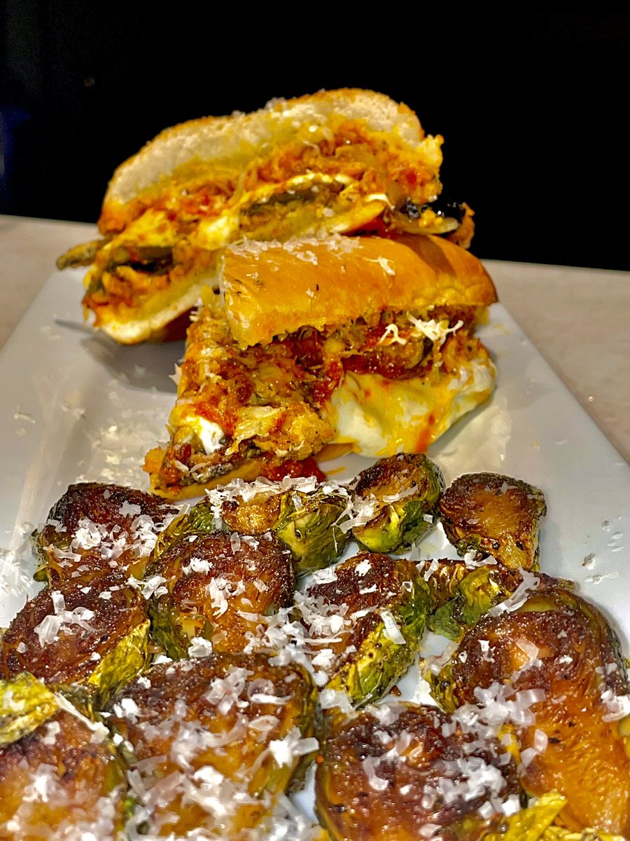fryinmekrazy's tweet photo. Eggplant&Mushroom Parm
#fryinmekrazy
#letsgetkrazy https://t.co/bUCqN90qPR