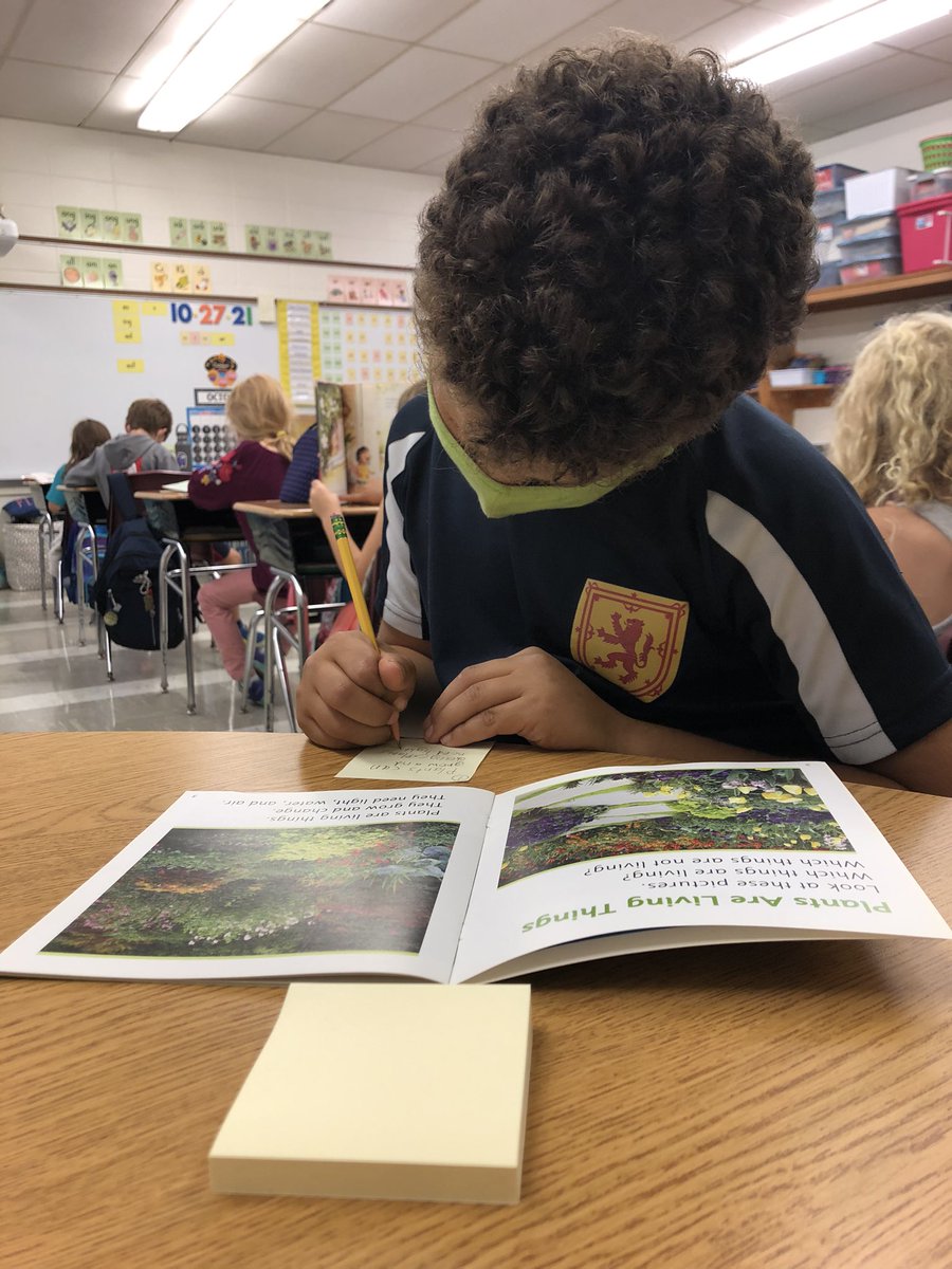 KymHarjes's tweet photo. Readers using text evidence to answer questions & build their understanding of the information in a nonfiction book 🌱 #guidedreading #strategywork #readersworkshop https://t.co/aJ7oWn9tc4