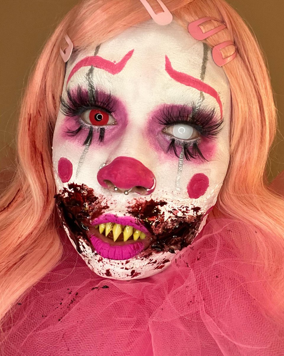 careserenee's tweet photo. My clown gals from earlier this month as my 2nd entry for the @TheCrayonCase #SpookyCutieSearch ❤️

🖍chalk dust setting powder (letter s)
🖍blush binder
🖍matte lippie (hollygrove)
🖍watch me blush palette
🖍matte lippie (pablo) https://t.co/OhRpWGkeDa