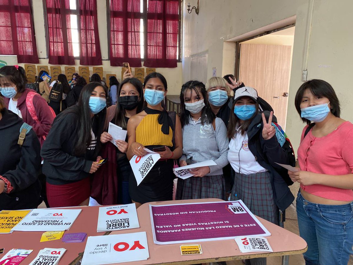 solmanutara's tweet photo. 🟣#HOY Feria de Sexualidades y derechos sexuales y reproductivos coordinada por @C_CoSeCh y gestionada por Convivencia Escolar del Liceo Polivalente A-28 Emilia Toro de Balmaceda @utem #Santiago

😃Magnifica participación de las estudiantas!

Agradecimientos a las organizaciones! https://t.co/esK44i55cZ