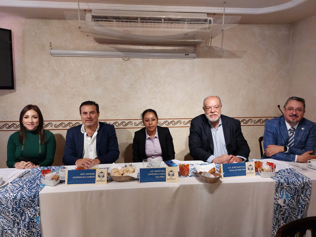 APHYM1's tweet photo. Reunión de la Secretaría de Seguridad y Tránsito Municipal  con el consejo directivo con la Asociación Poblana de Hoteles y Moteles, A.C Presidido por el Arq. Manuel Domínguez Gabian, presidente de la APHM. https://t.co/srxdEKpEDf