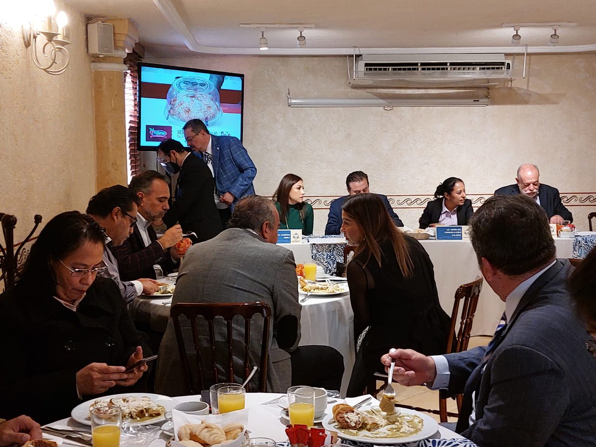 APHYM1's tweet photo. Reunión de la Secretaría de Seguridad y Tránsito Municipal  con el consejo directivo con la Asociación Poblana de Hoteles y Moteles, A.C Presidido por el Arq. Manuel Domínguez Gabian, presidente de la APHM. https://t.co/srxdEKpEDf