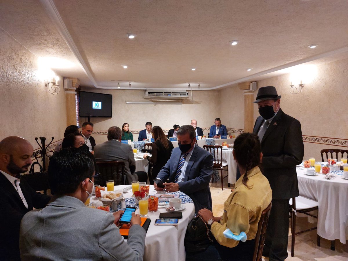 APHYM1's tweet photo. Reunión de la Secretaría de Seguridad y Tránsito Municipal  con el consejo directivo con la Asociación Poblana de Hoteles y Moteles, A.C Presidido por el Arq. Manuel Domínguez Gabian, presidente de la APHM. https://t.co/srxdEKpEDf