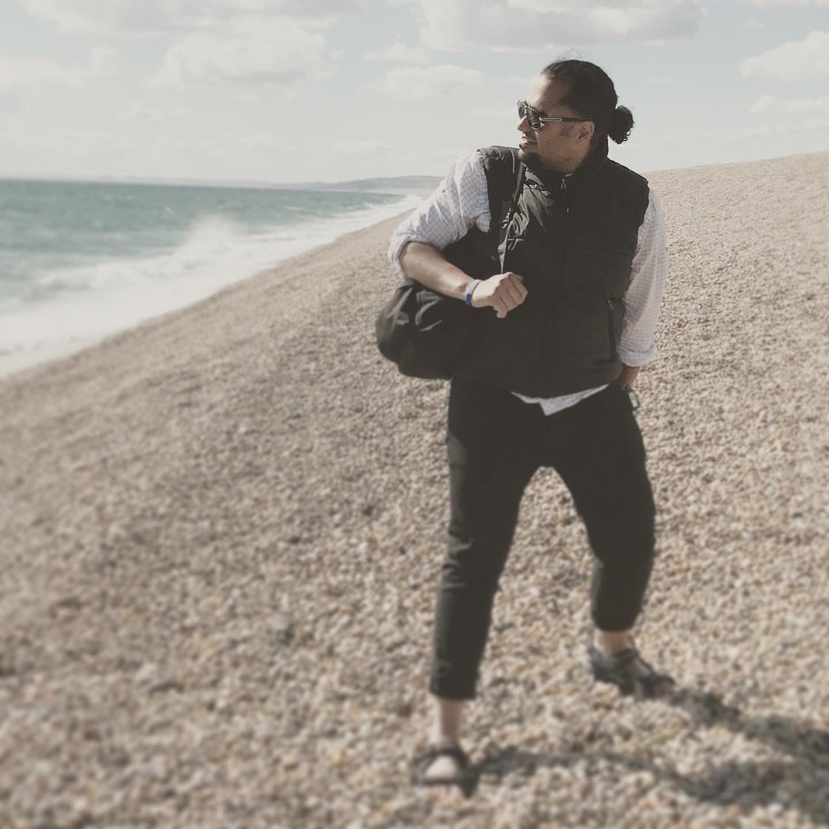 Good deeds, create good will, which opens the heart to the good news. everyone has a chance to stand out. Everyone has a chance to learn, improve, and build up their skills. Everyone has a chance to be a brand worthy of remark 🌟 🌈 🎸
Great news on the way 🧡
#newmusic