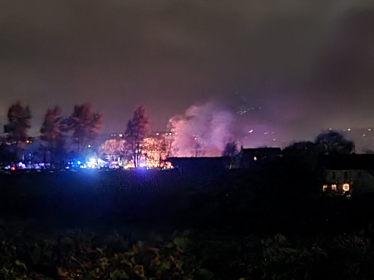 lfclee2011's tweet photo. #Traffic Take care if on Moorfields road at Tully road junction .... large fire, possibly cars exploding *sounds like*... police &amp; fire crews in attendance ...  PSNi helicopter too ... avoid if possible 
@BBCNewsNI @bbcnewsline @LoveBallymena @Ballymena_Times @BmenaGuardian https://t.co/F4MAoFb9l8