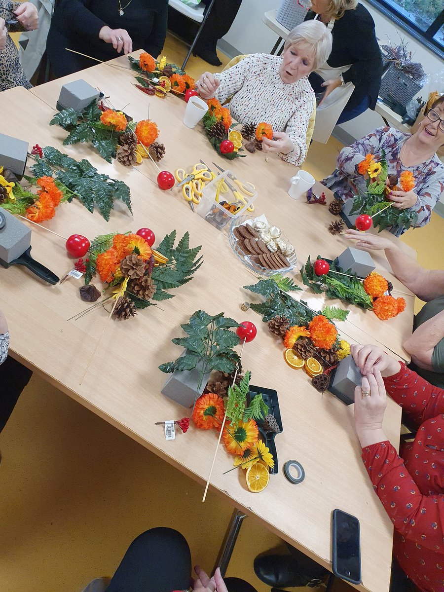 Thanks to Tracey's Flower Garden for the brilliant Autumn workshops for our women's groups. Beautiful arrangements were created along with stories and craic 🎃