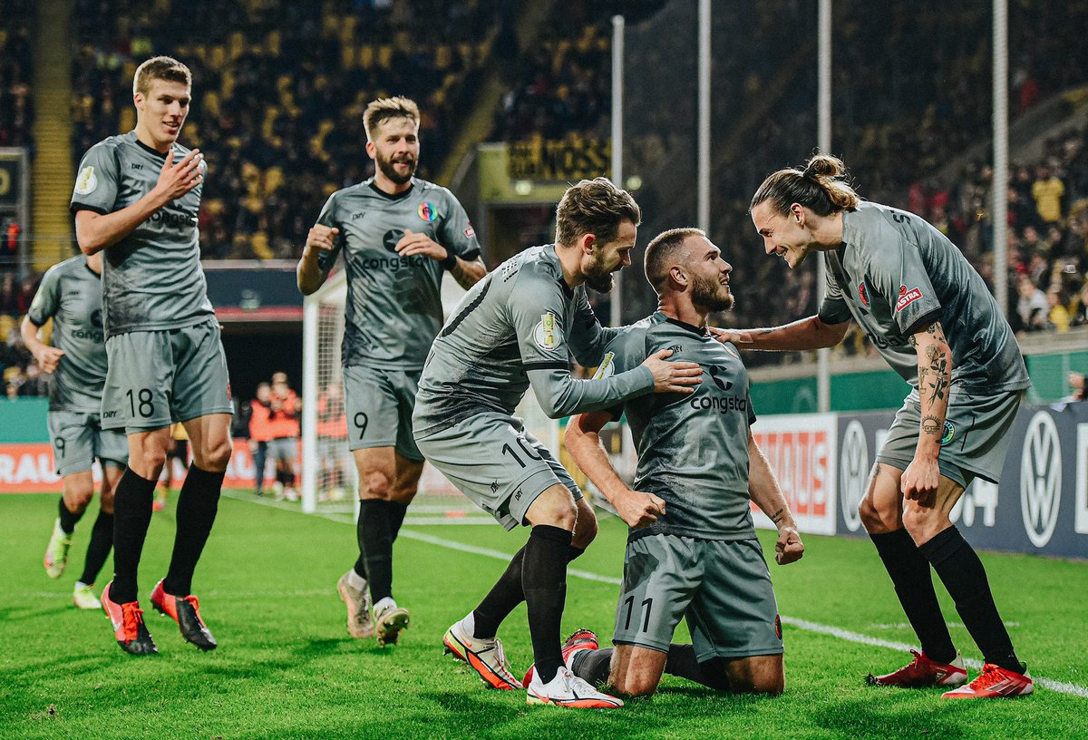 fcstpauli's tweet photo. Feierabend! POKAL-ACHTELFINALE! ♥️

#fcsp | #sgdfcsp | 2:3 https://t.co/jCNr2A6XWN