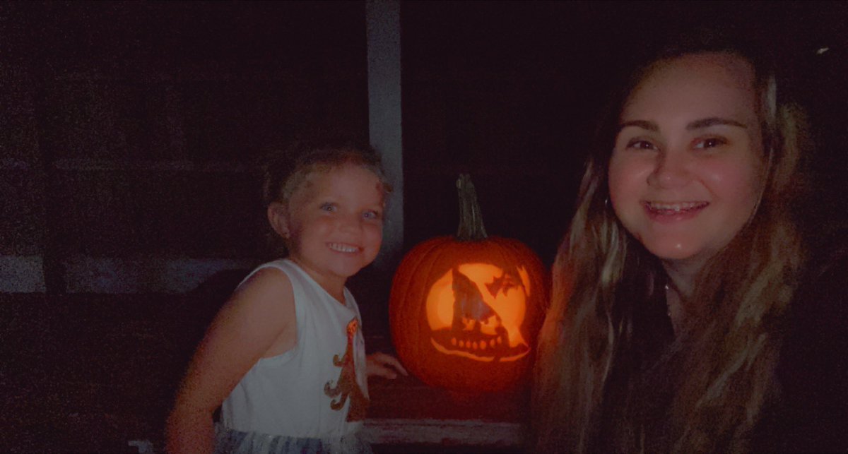 cynaraa_adele's tweet photo. Pumpkin Carving 2021🎃😁 https://t.co/rrdVPE45h5