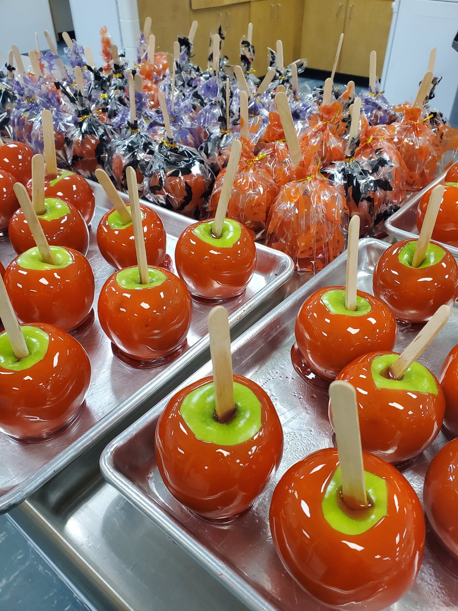 MrsBeck_FACS's tweet photo. The catering advisory Ss did a tremendous job on these candied apples all while learning about temperatures for candy making! Coming soon to the @LGHS_HCS #catshack! #CTAEignties #CTAEempowers #CTAEprepares #trueBLUE #FACSedu https://t.co/gIT6kzpsst