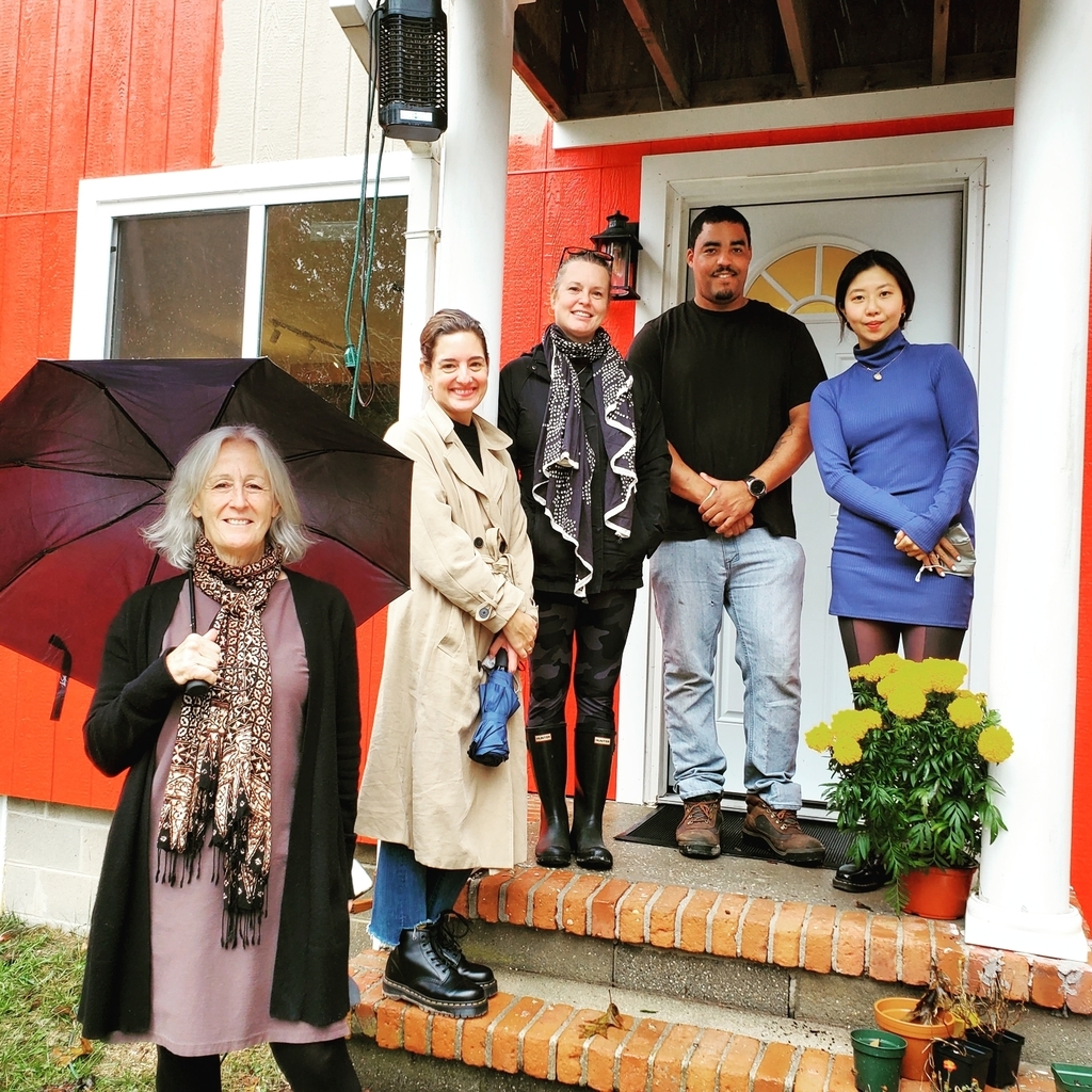 mashousestudio's tweet photo. Thanks @watermillcenter staff for stopping by Ma's House despite the rain and to welcome our current artist in residence @atelierdegeste
#shinnecock #mashouse #southamptonny #suffolkcounty #watermillcenter #artist #bipocart #indigenous #rain #hello https://t.co/9zHCznidqH https://t.co/74ON0pyjAa