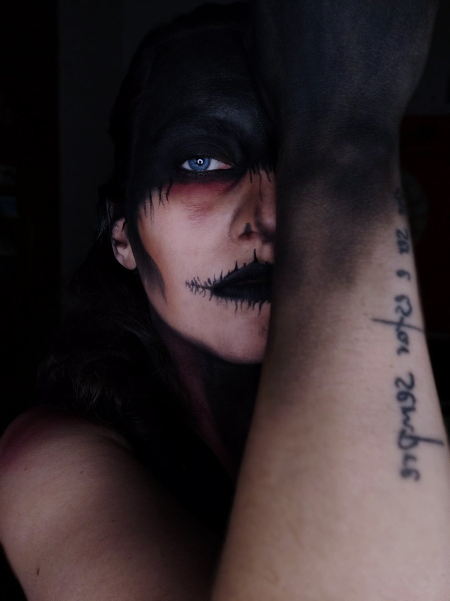 DeMeninha's tweet photo. "We all have our demons, I just chose to feed mine. Kneel down"
#soulreaper #demon #makeup #makeupartist #nadaqueofrecer #samahín #halloween #makeuptober #halloweenmakeup https://t.co/Sy4Ouv4Btn