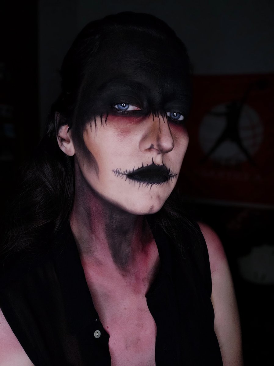 DeMeninha's tweet photo. "We all have our demons, I just chose to feed mine. Kneel down"
#soulreaper #demon #makeup #makeupartist #nadaqueofrecer #samahín #halloween #makeuptober #halloweenmakeup https://t.co/Sy4Ouv4Btn