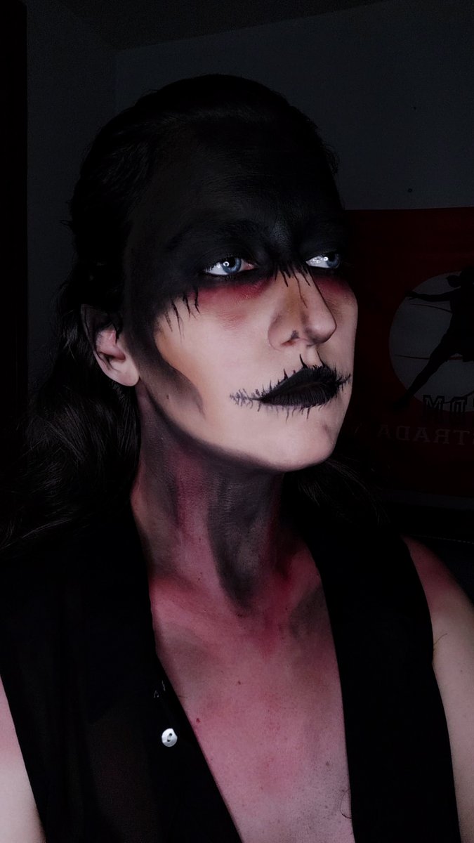 DeMeninha's tweet photo. "We all have our demons, I just chose to feed mine. Kneel down"
#soulreaper #demon #makeup #makeupartist #nadaqueofrecer #samahín #halloween #makeuptober #halloweenmakeup https://t.co/Sy4Ouv4Btn
