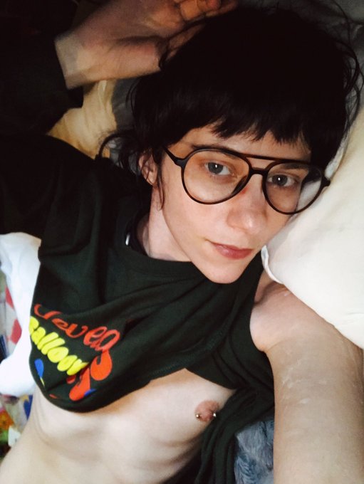 New bangs. 😛 https://t.co/2kxwkemSYN