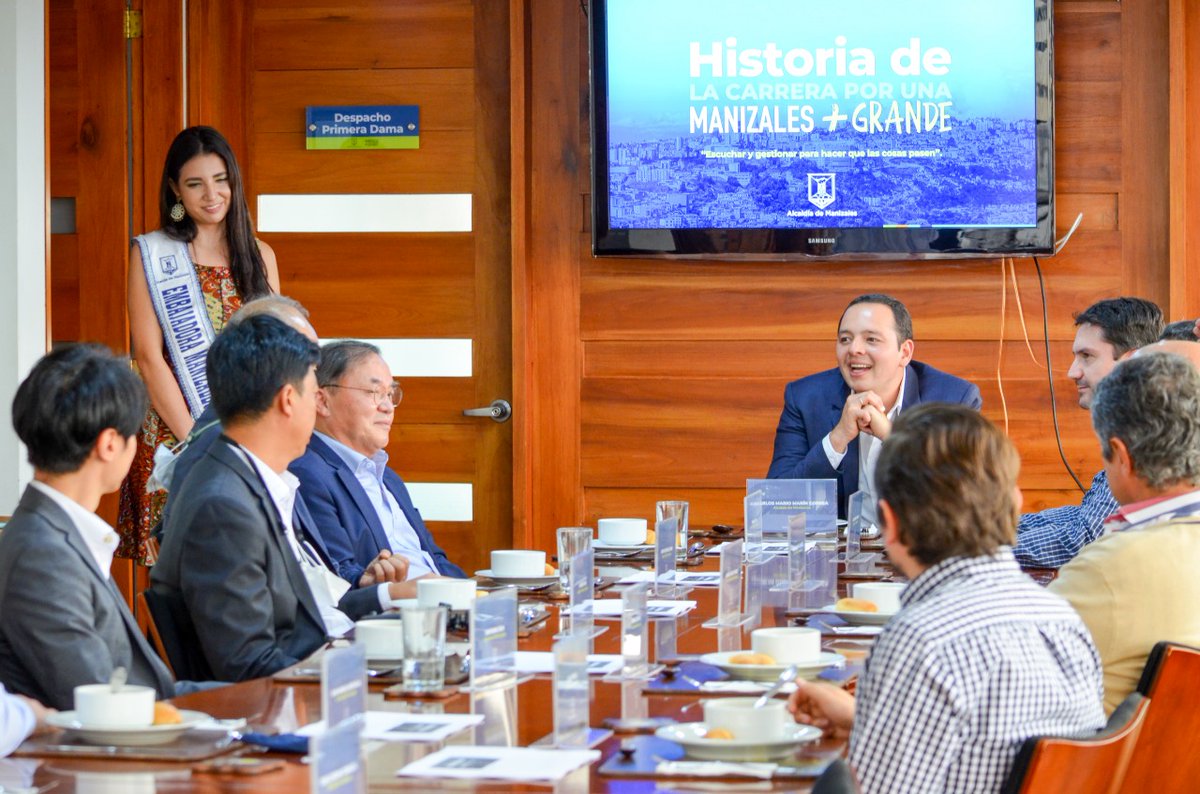 Manizales fue seleccionada por #Corea del Sur, para invertir en proyectos de energías renovables. Hoy nos reunimos con empresarios del país asiático para trabajar en la creación de un parque solar que generará energía ambientalmente sostenible para nuestra ciudad.