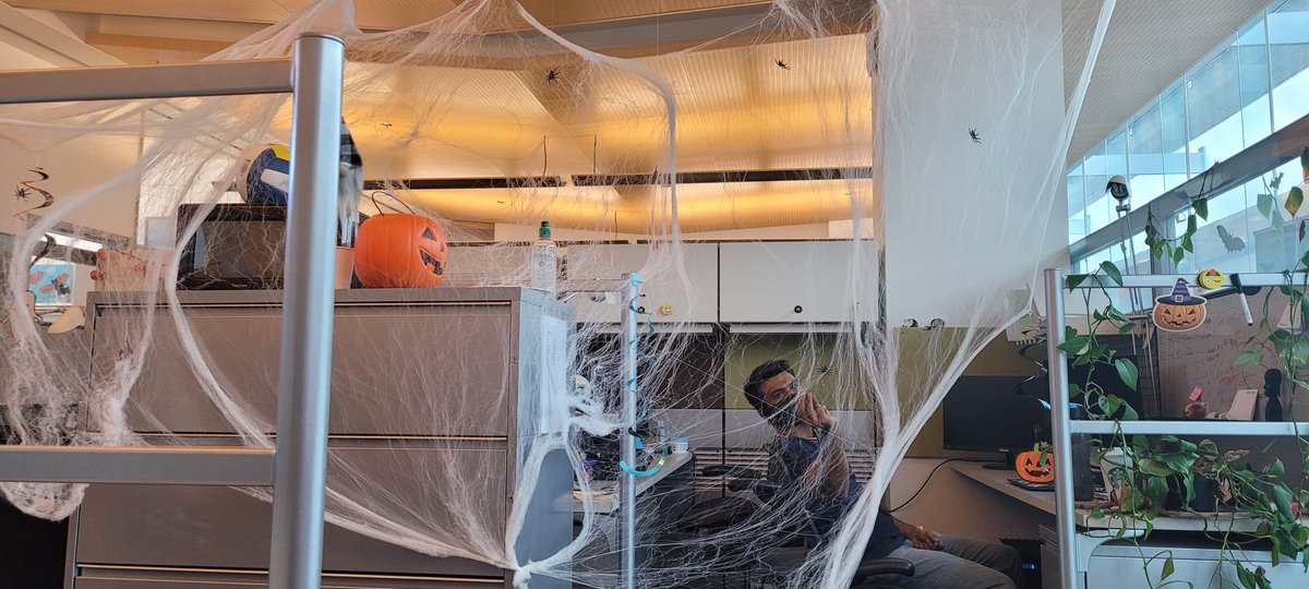 Postdoc <a href="/AmandaZdimal/">Amanda Zdimal</a> and PhD student <a href="/KRNichu/">Nichith Ratheesh</a> have the scariest office. They also sent few of their pet 👻 over to me #happyhaloween