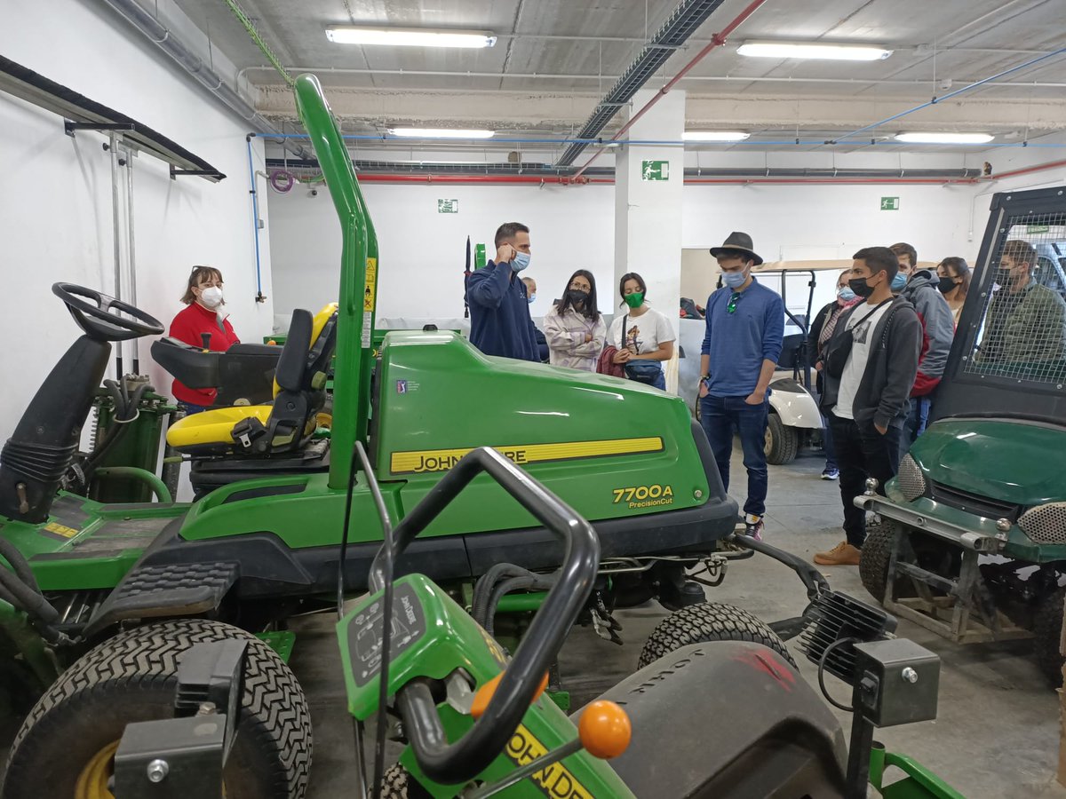 Visita de nuestros estudiantes al Campo de Golf del Club Deportivo Olímpico de León. Actividad de las asignaturas "Diseño de espacios verdes y deportivos" y "Tecnología y producción ornamental"
eiaf.unileon.es/visita-campo-g…
