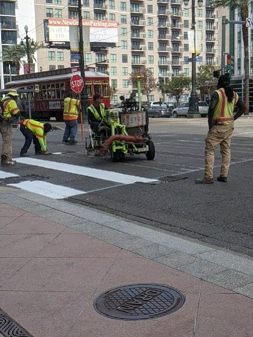 GeecheSuede's tweet photo. Maybe they can paint the street lanes as well. https://t.co/lHV69oE5ec