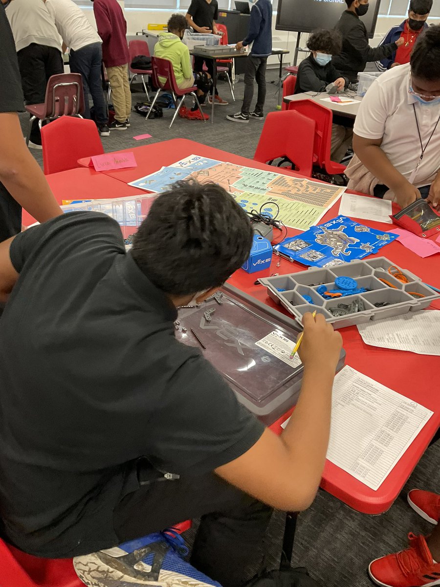 MsLibLady1876's tweet photo. It’s robotics in the library. My new normal. Big thanks to Mrs. Robert’s for helping me with this adventure #FalconLibrary #STEM #robots @DISD_Libraries @BFMSFalcons @dallasschools @DASLORG @MarshallforDISD @disdstemscience @DISDREO https://t.co/gkkz6U1l2d