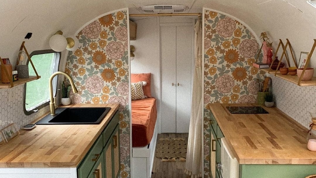 SpoonflowerHome's tweet photo. Road trip goals! 🌸✨ YouTubers Jamie &amp; Sarah took their Airstream from drab to fab using floral wallpaper by indybloomdesign.
⁠⁠
Shop the hand-drawn floral and save—our 20% off sitewide sale ends Friday, October 29th. >> https://t.co/HbiRKT2dgf https://t.co/OHylliaD8i
