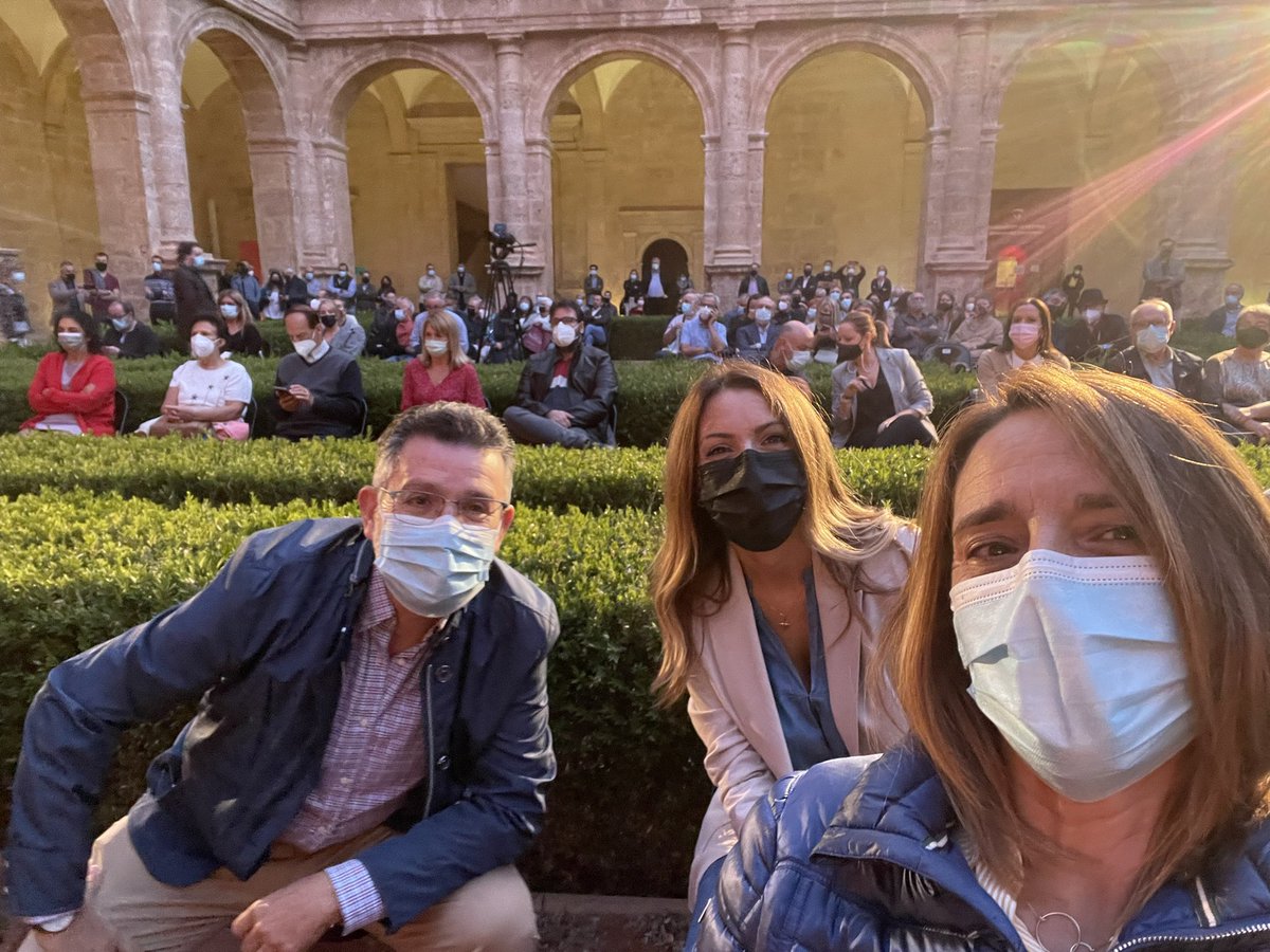 kayaya19's tweet photo. En la presentación de la ponencia del 14 Congreso de @SocialistesVal @AnguloXelo @FlordelTuria @ManuelPinedaVB @ArcadiSD @ximopuig y muchísimxs socialistas más #Creixer https://t.co/votD9lEMQ1