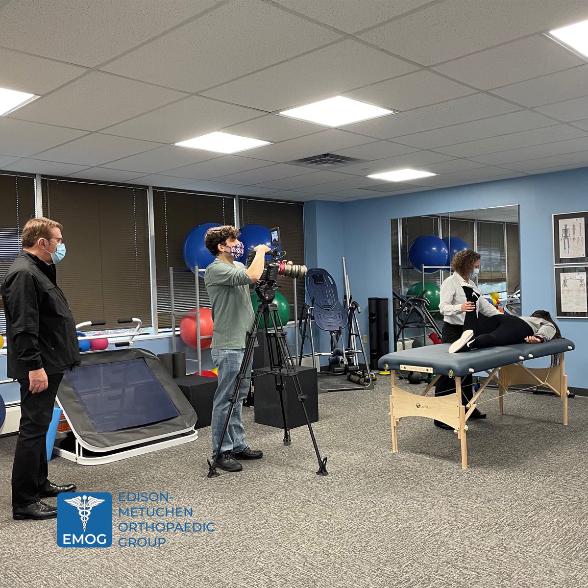 EMOG_NJ's tweet photo. Lights…Camera…Action! 🎬 A little behind the scenes look at the 📺 commercial we filmed 🎥 yesterday. Can’t wait to share the final product with you all - stay tuned! 😉 #EdisonMetuchenOrthopaedicGroup #Orthopedics #SportsMedicine #PainManagement #NJDoctors #Production https://t.co/XKNoz0GDO2