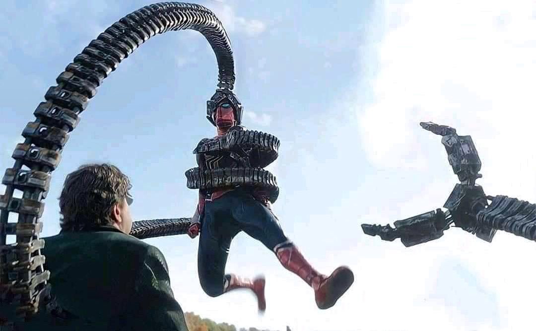 KingzzWorld's tweet photo. Best Still Shot we’ve got of #SpiderManNoWayHome so far!
Alfred Molina was born to play Doc Ock https://t.co/2sWTviWVjX