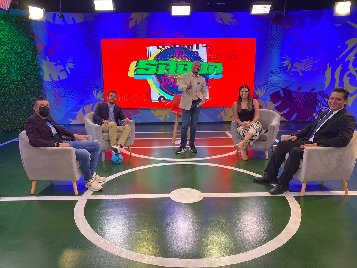deportesazteca7's tweet photo. MUUUUY BUENAS TARDES ⚽️🔥

Ya estamos en vivo, interactuen con nosotros 👁👇🏻
¿Creen que el arbitraje influya en la final de la CONCACAF? 🏆✅

#AztecaDeportes #ElSaborDelBalon https://t.co/gyU1vX6S3Z