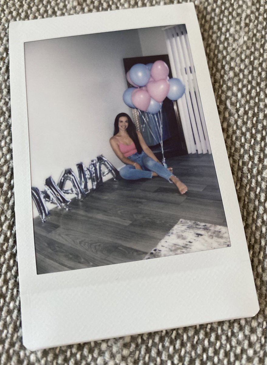 dewdatshit's tweet photo. Announced this on all other platforms and have been so excited to share this sweet Polaroid 🥺 first born coming April 2022 🤍 https://t.co/lmCFmPT5W1