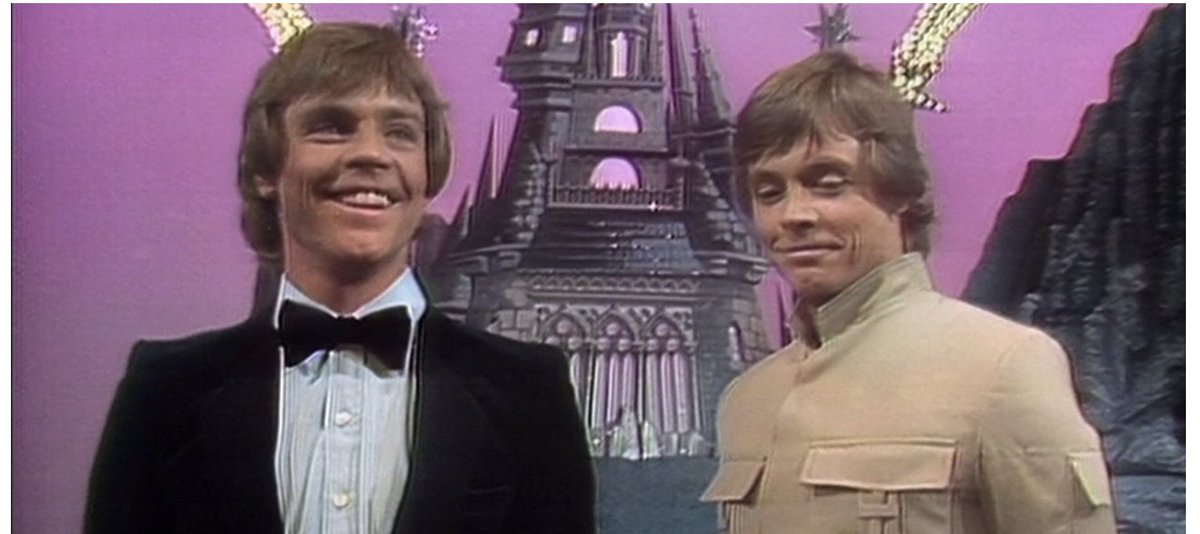 MarkHamill's tweet photo. Or IS it? 🤔

#PhotographicProof https://t.co/eTmAsH4mFj