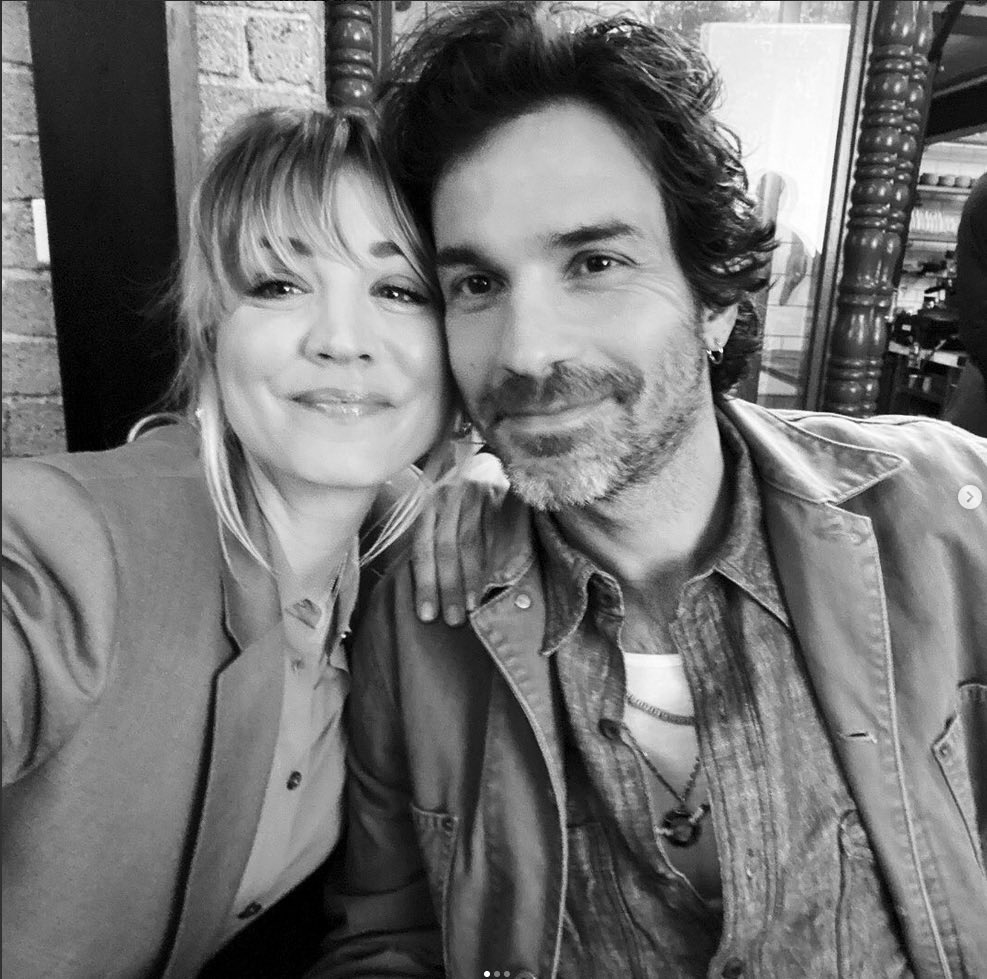 Liz_Hanbury's tweet photo. From #santiagocabrera Instagram
EARRING !!! πβ€οΈπ§
#kayleycuoco #theflightattendant https://t.co/Ow0oUUr4OV