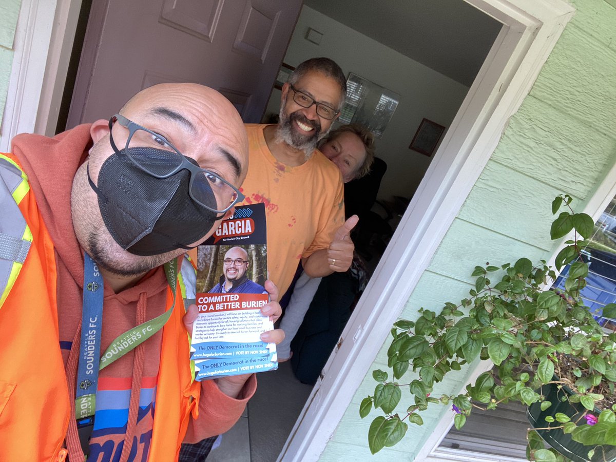 CMHugoGarcia's tweet photo. Out canvassing this morning and bumped into Burien fam filling out ballots as I knocked!! #Hugo4Burien #Got2Votes https://t.co/TZUjVVagnV