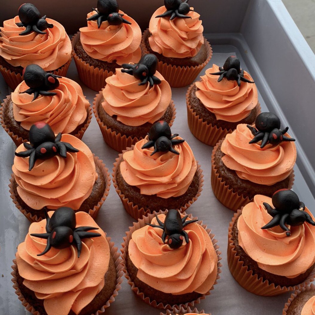 todaybread's tweet photo. 🎃 SpoOktAcuLar OraNge &amp; ChOcoLatE CuPcAkeS 
Especially for Halloween, @KellyNadjarian has created these delicious spider topper handmade from icing.
Available in our café this week only for £3.20 each. How devastatingly delicious. #walthamstow #haloweencupcakes https://t.co/0MEqcfVYuP