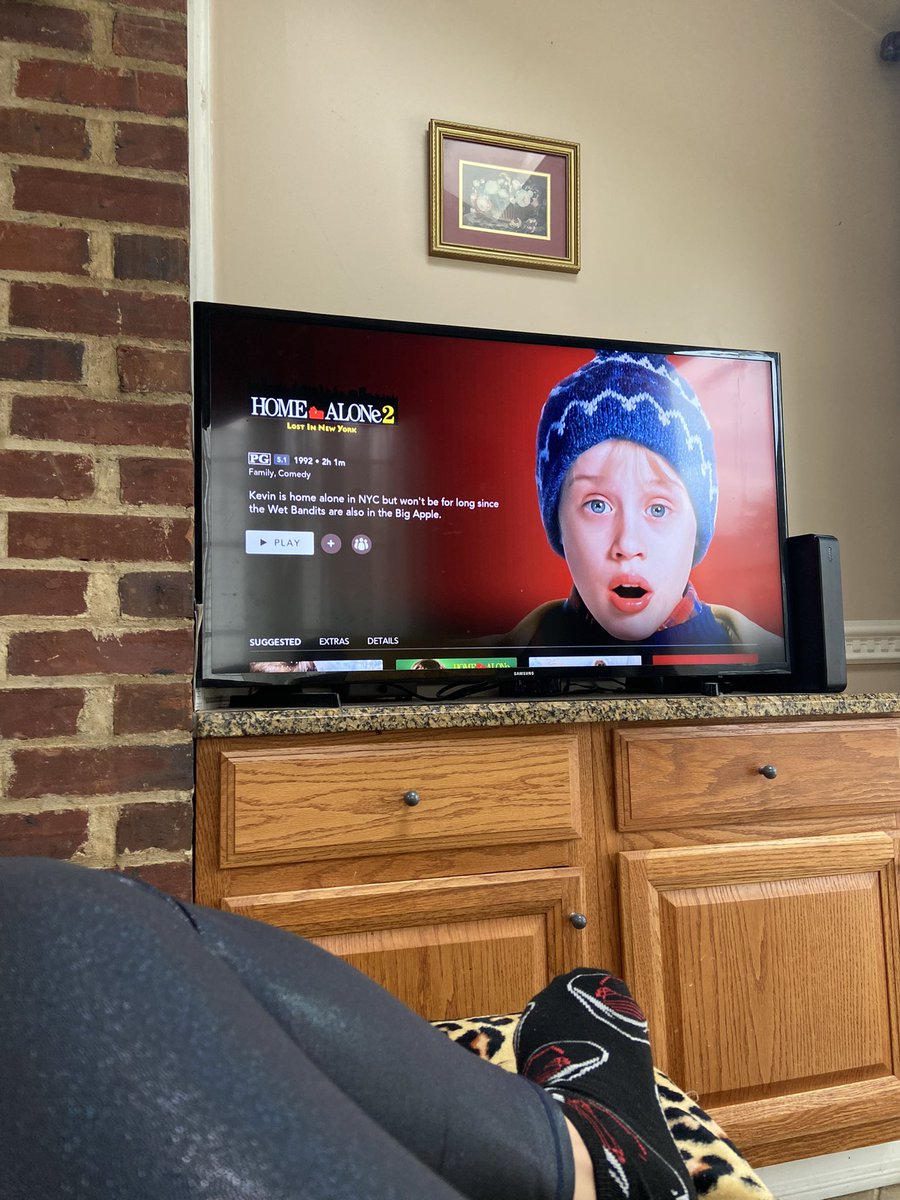 EriiNad's tweet photo. I guess the holiday movies are starting early this year! What’s your favorite Home Alone movie? #HomeAlone #HomeAlone2 #HomeAlone3 #HomeAlone4 #HomeAlone5 https://t.co/R1yhkLZVrm